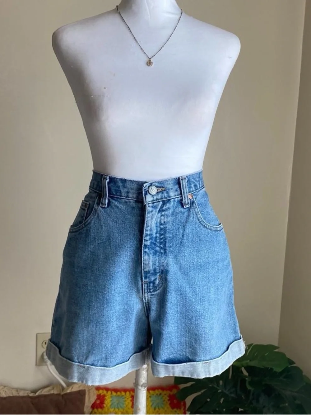 Vintage cuffed denim high waisted shorts